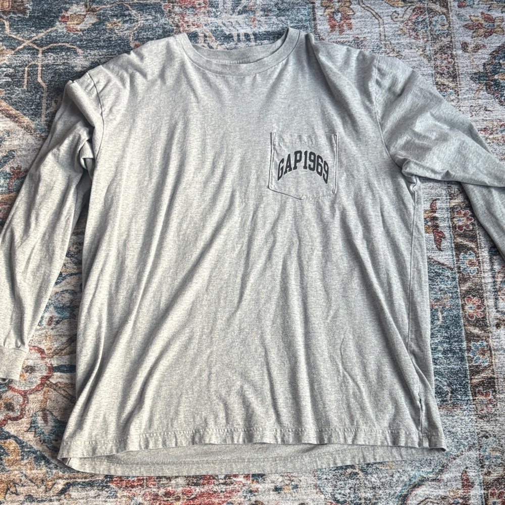 GAP Men's Light Gray Long Sleeve Tee